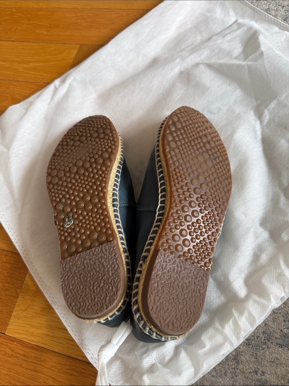 Chanel Two-Tone Leather Espadrille Flats in Navy and Burgundy Size 6.5 - Picture 4 of 9